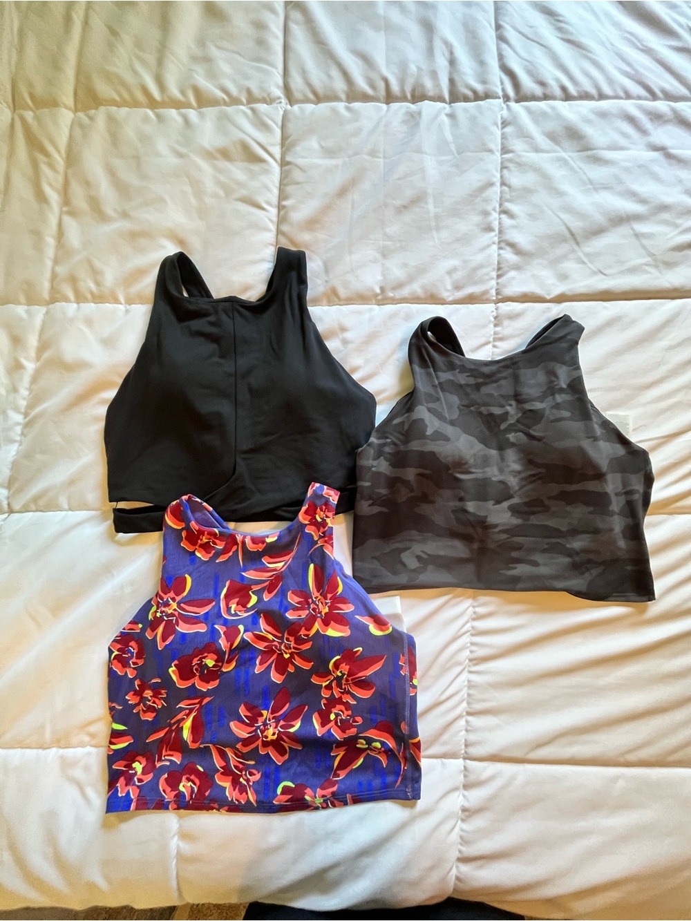 Athleta Conscious Crop tank Lot of 3 Like new Size Medium